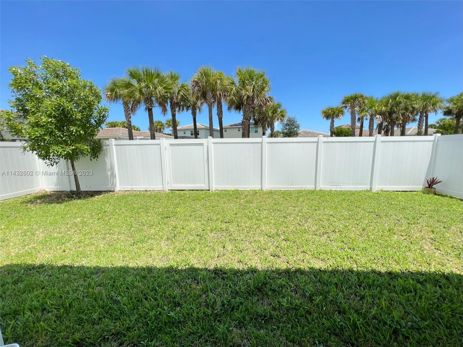 CRYSTAL LAKE 1ST SEC - Residential Lease