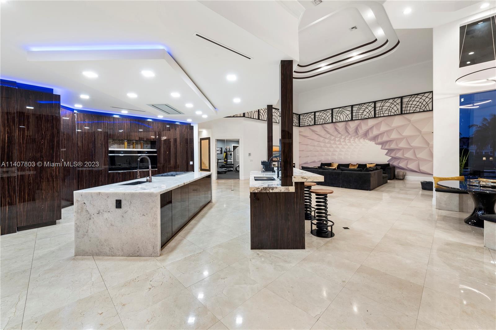 EXOTIC ACRES - Residential