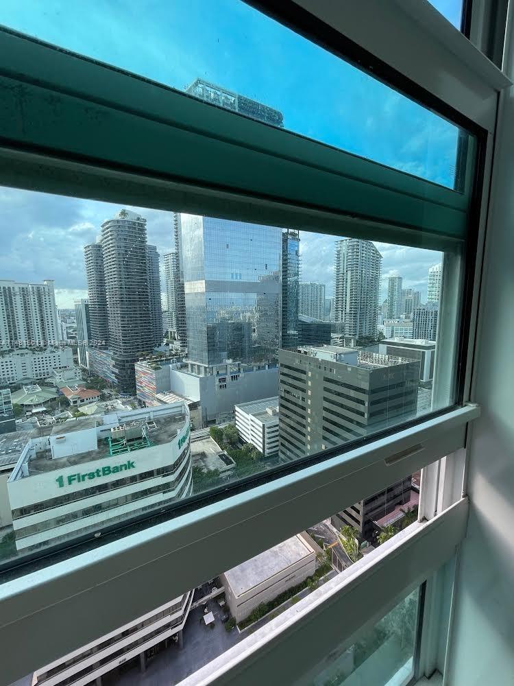 THE PLAZA 901 BRICKELL CO - Residential Lease
