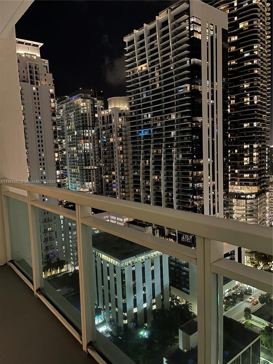 THE PLAZA 901 BRICKELL CO - Residential Lease