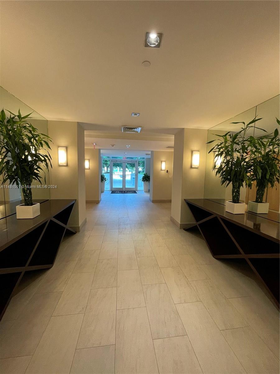 THE PLAZA 901 BRICKELL CO - Residential Lease