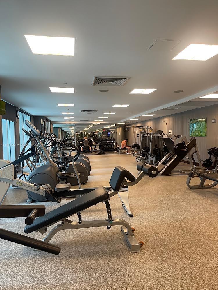 THE PLAZA 901 BRICKELL CO - Residential Lease