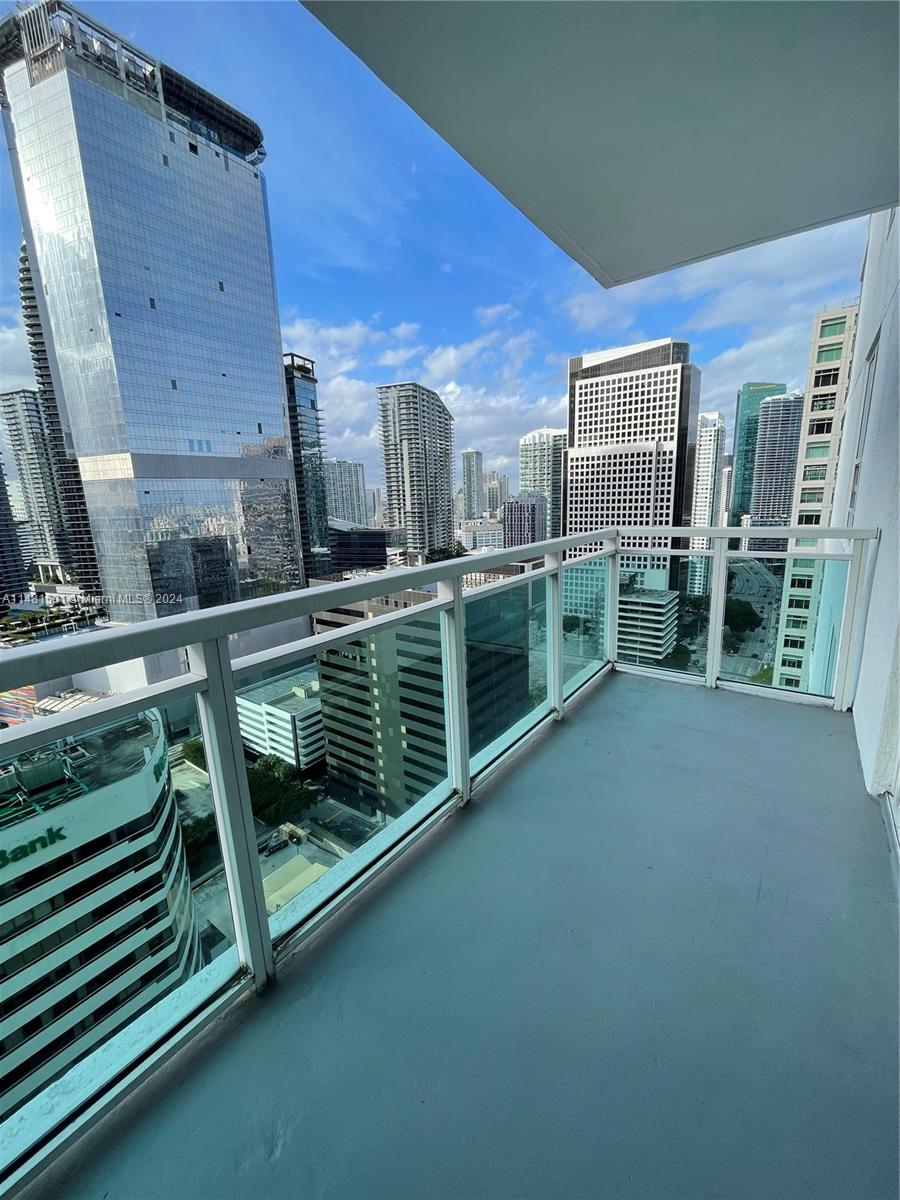 THE PLAZA 901 BRICKELL CO - Residential Lease