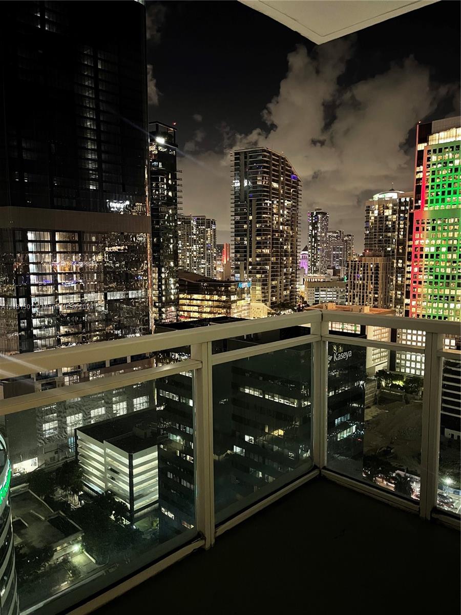 THE PLAZA 901 BRICKELL CO - Residential Lease