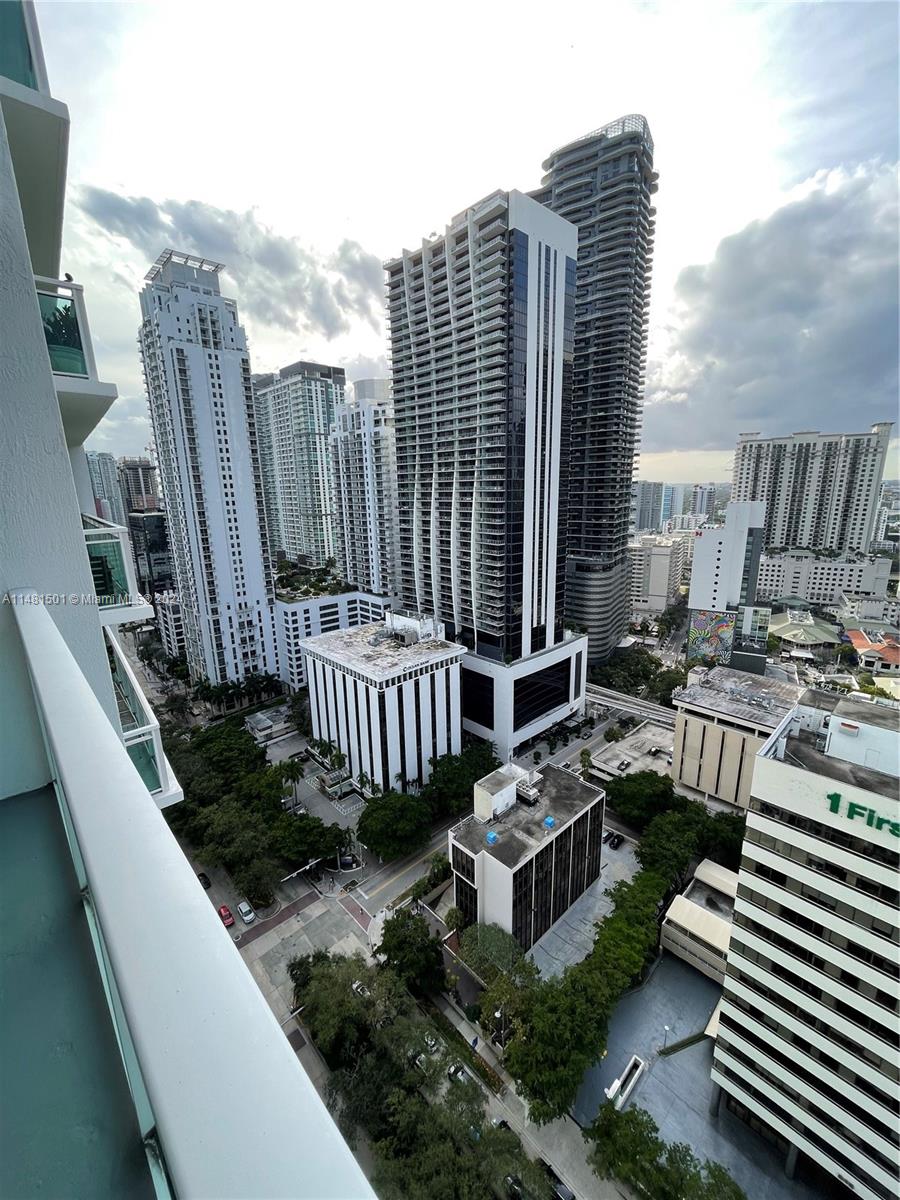 THE PLAZA 901 BRICKELL CO - Residential Lease