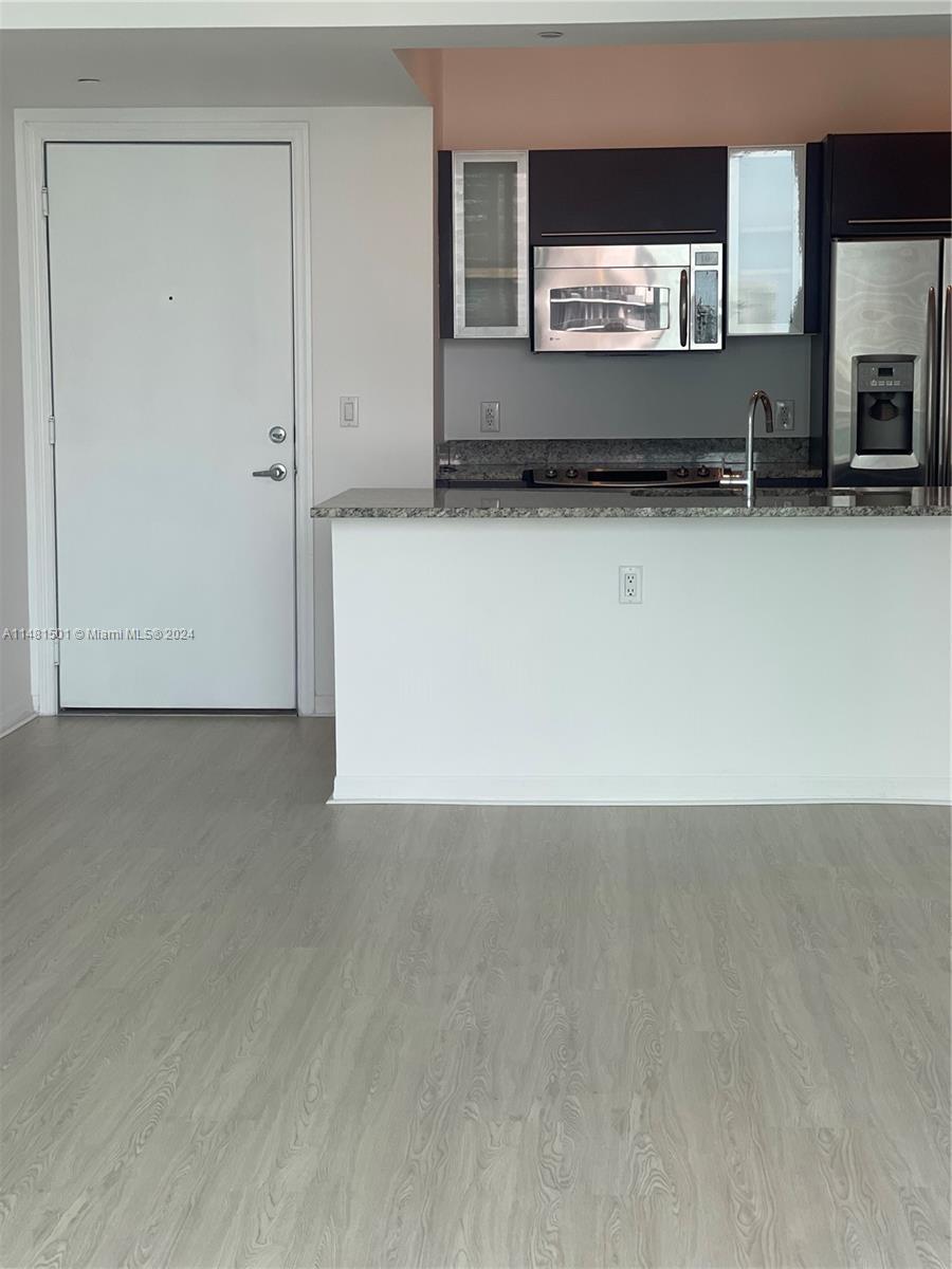 THE PLAZA 901 BRICKELL CO - Residential Lease
