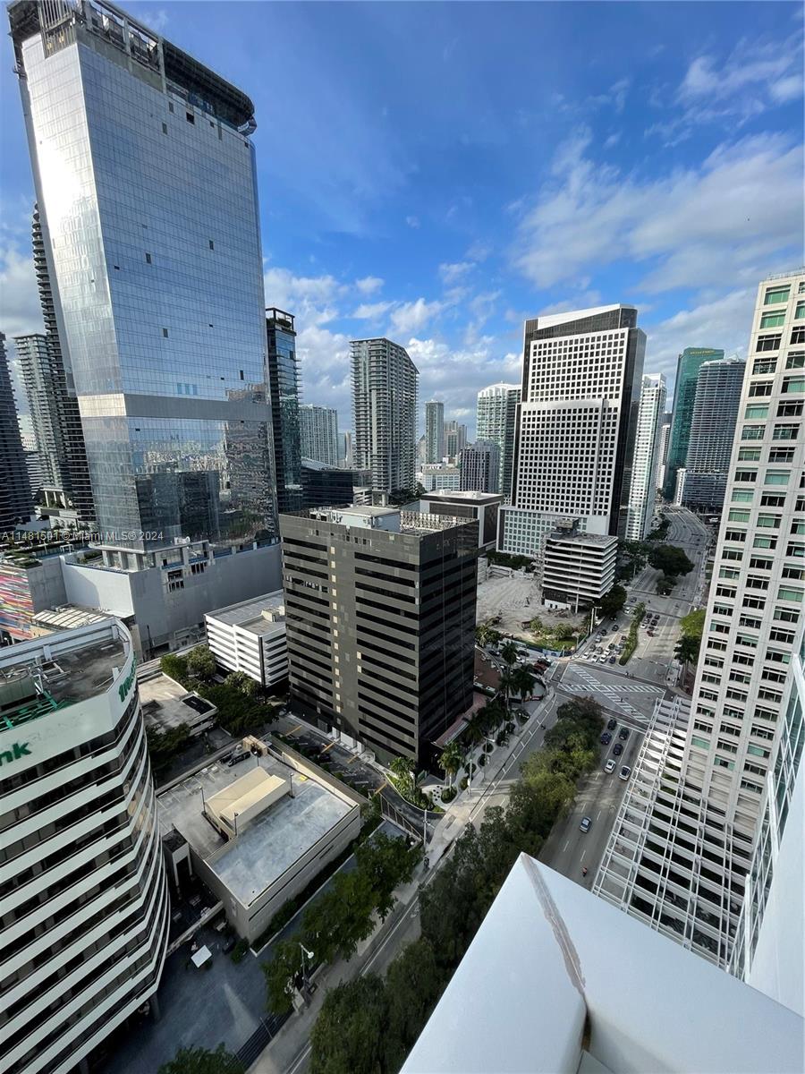 THE PLAZA 901 BRICKELL CO - Residential Lease