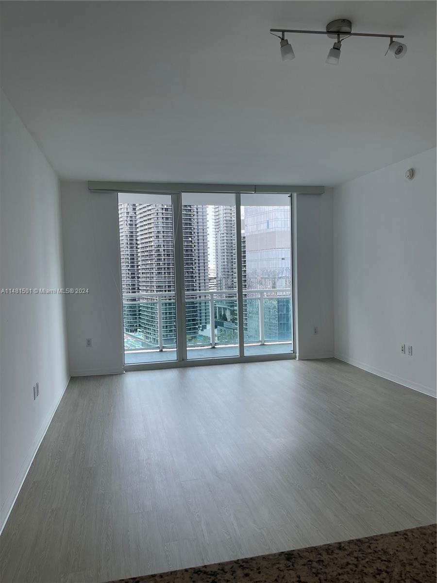 THE PLAZA 901 BRICKELL CO - Residential Lease