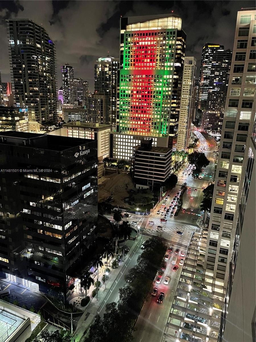 THE PLAZA 901 BRICKELL CO - Residential Lease