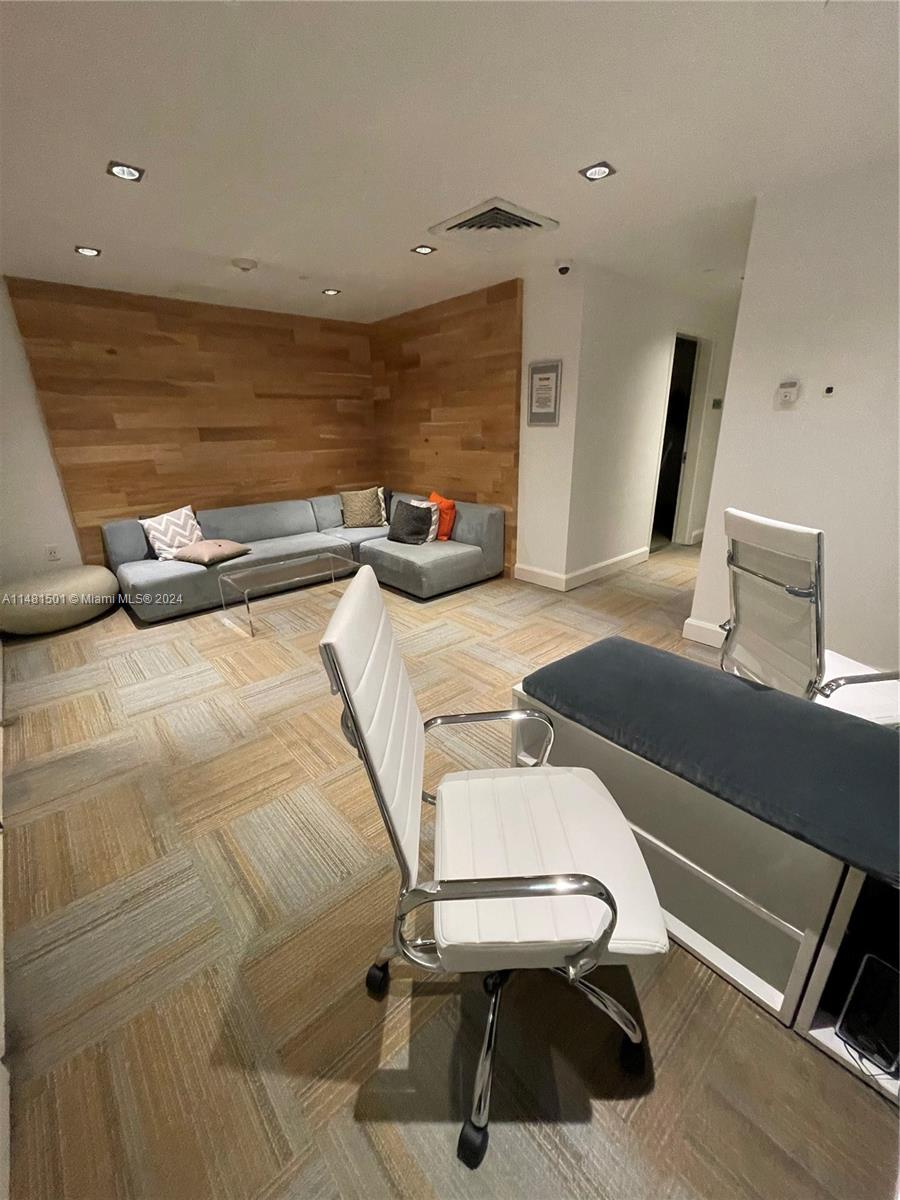 THE PLAZA 901 BRICKELL CO - Residential Lease