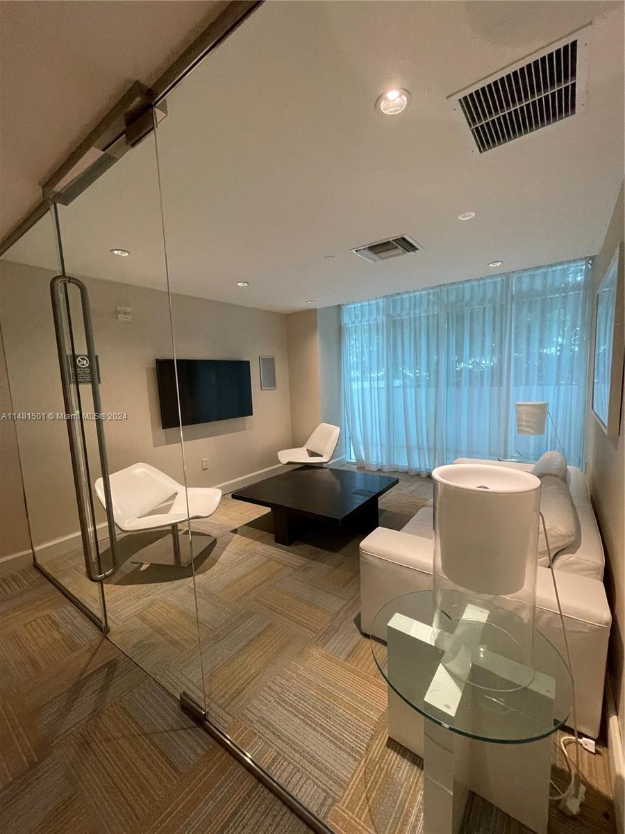 THE PLAZA 901 BRICKELL CO - Residential Lease