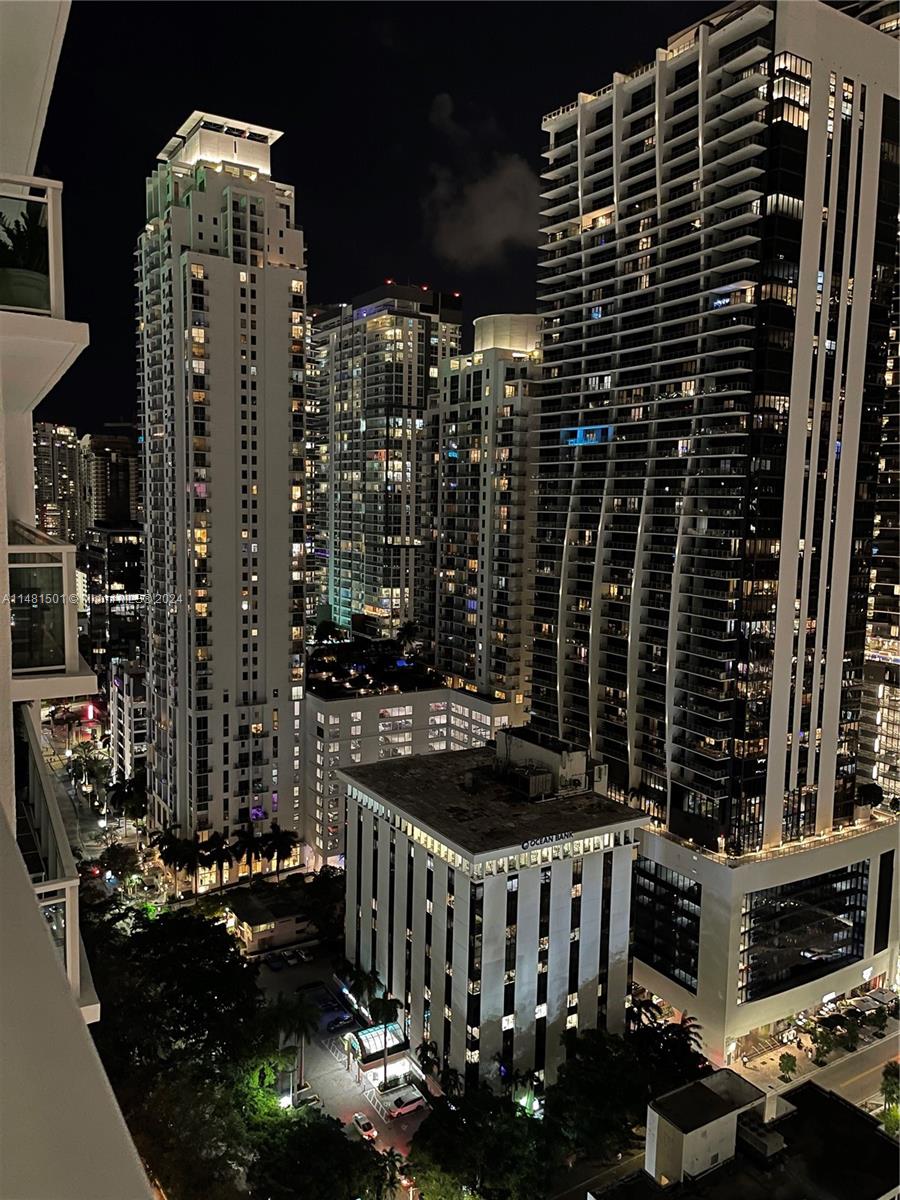 THE PLAZA 901 BRICKELL CO - Residential Lease
