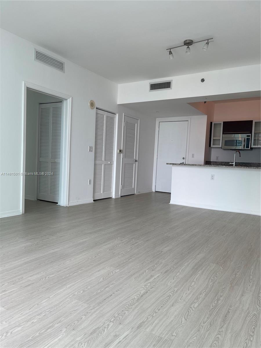 THE PLAZA 901 BRICKELL CO - Residential Lease
