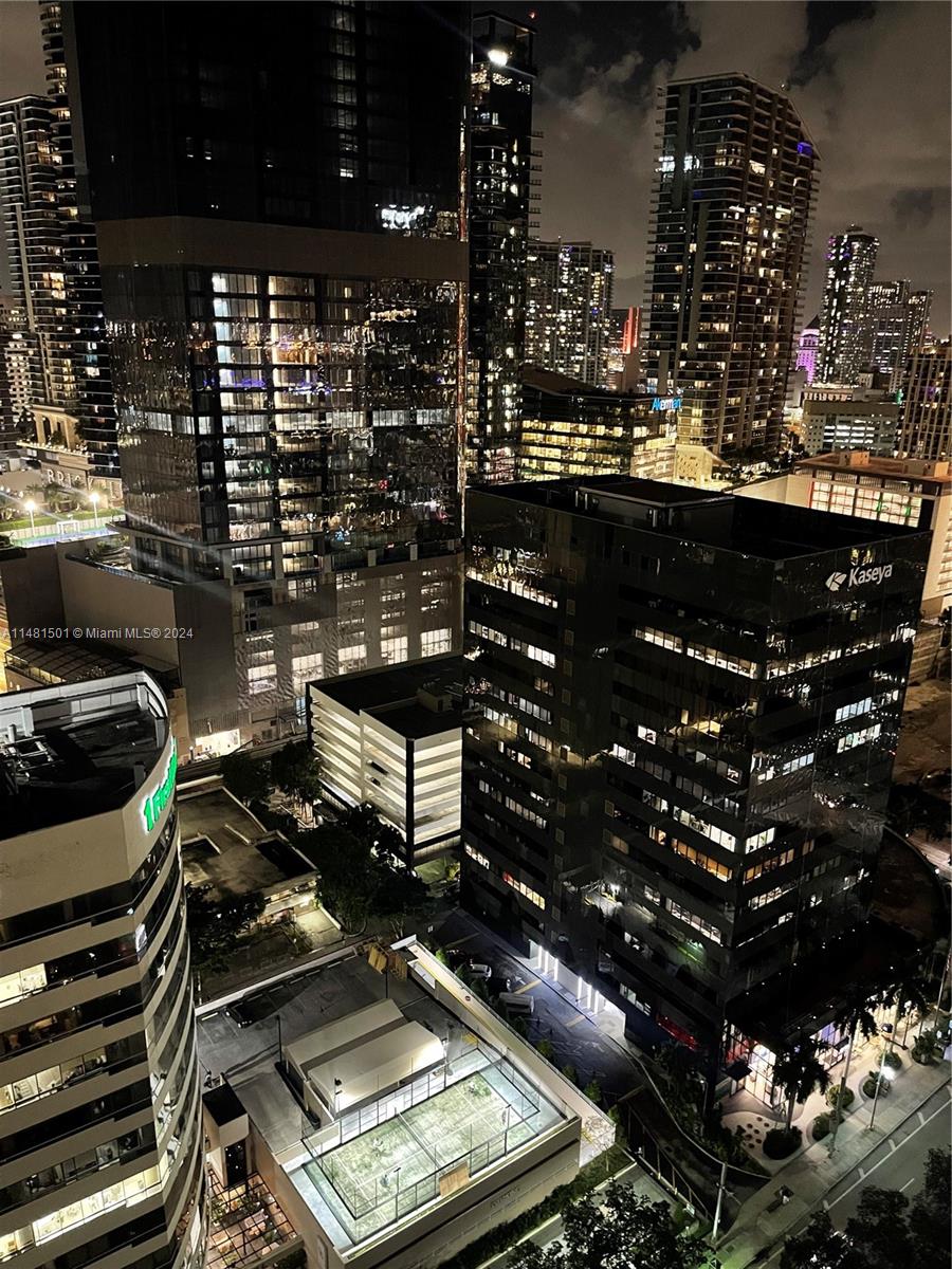 THE PLAZA 901 BRICKELL CO - Residential Lease