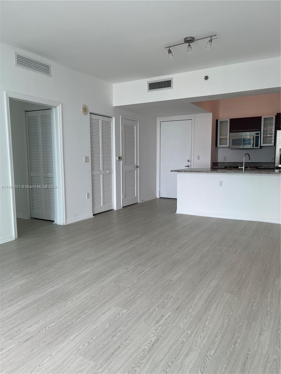 THE PLAZA 901 BRICKELL CO - Residential Lease