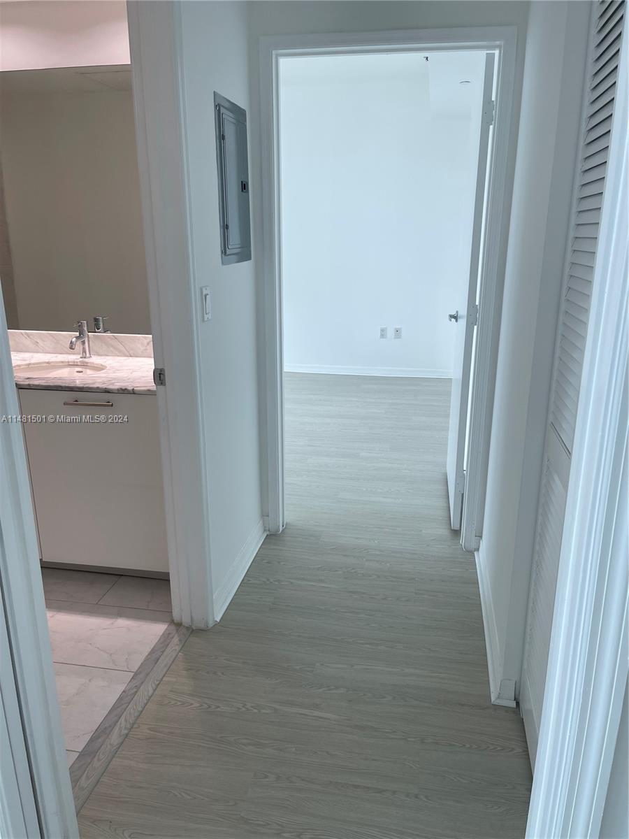THE PLAZA 901 BRICKELL CO - Residential Lease