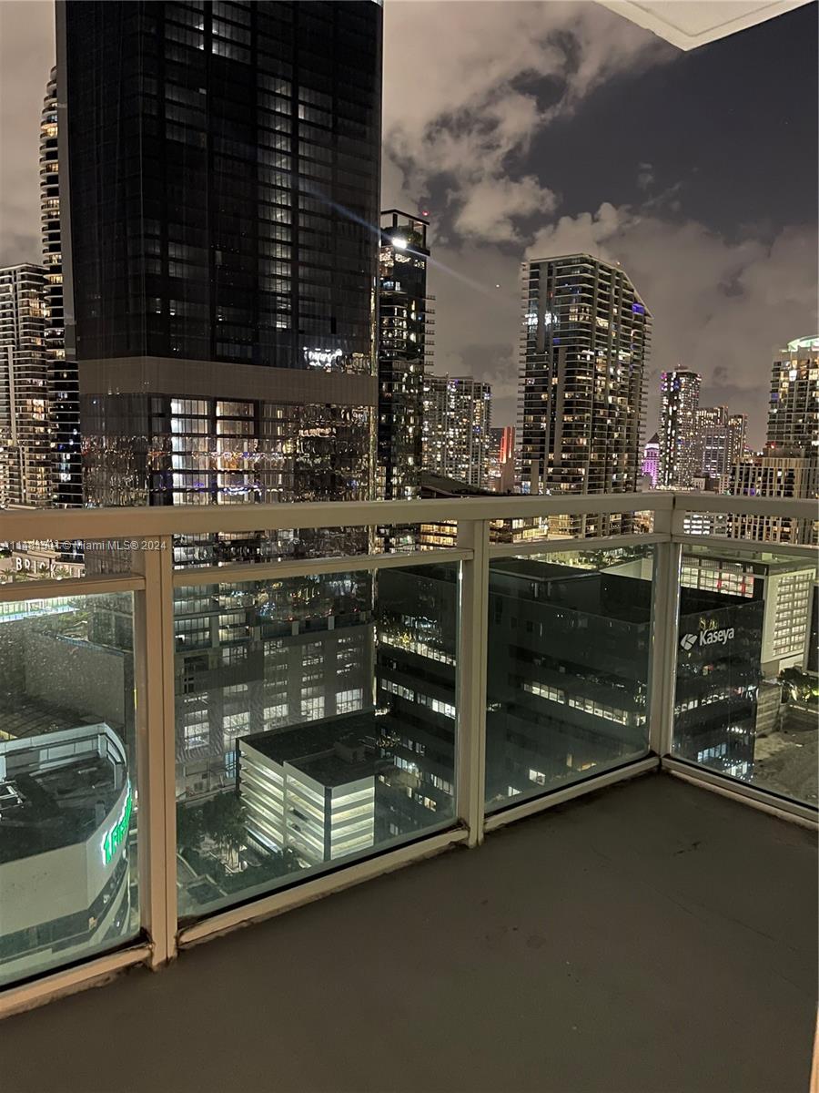THE PLAZA 901 BRICKELL CO - Residential Lease