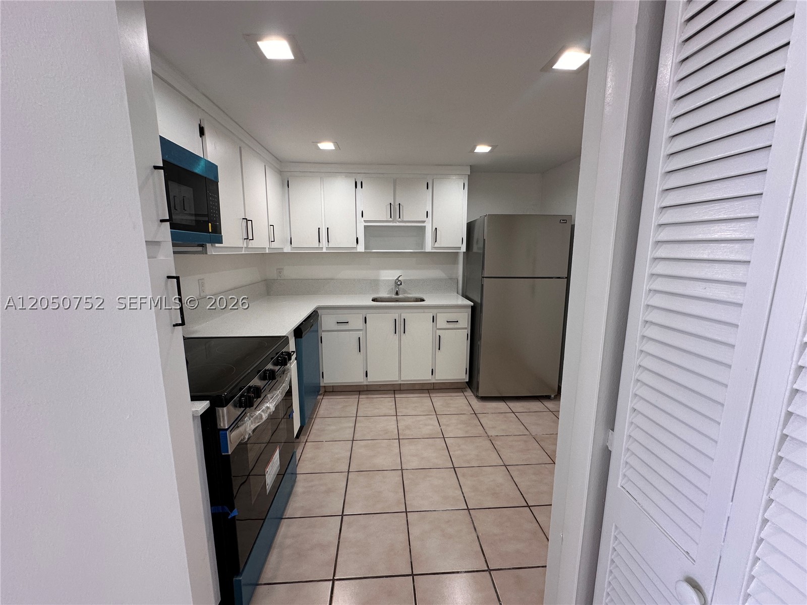 CRESTVIEW TOWERS CONDO - Residential Lease