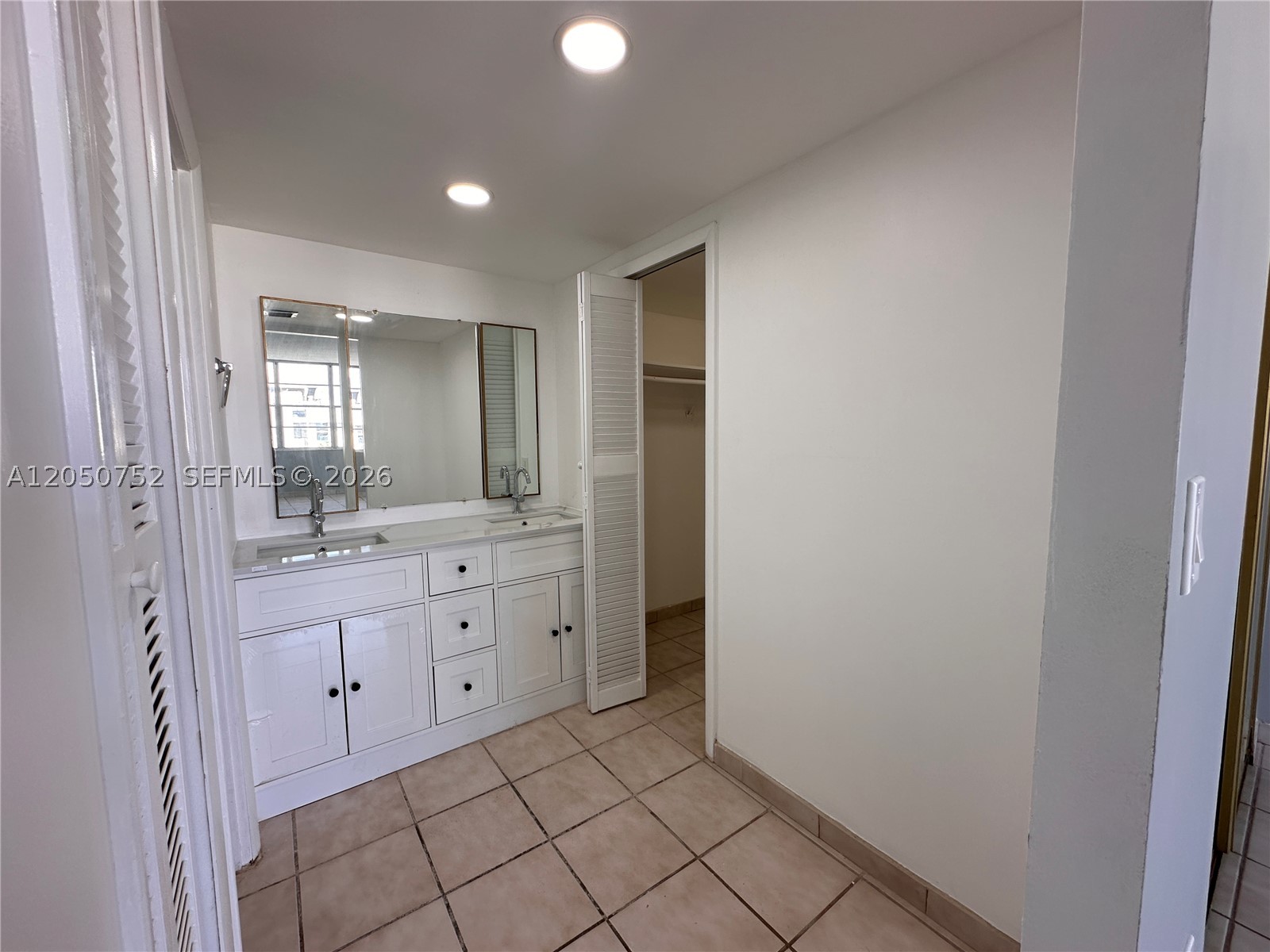 CRESTVIEW TOWERS CONDO - Residential Lease