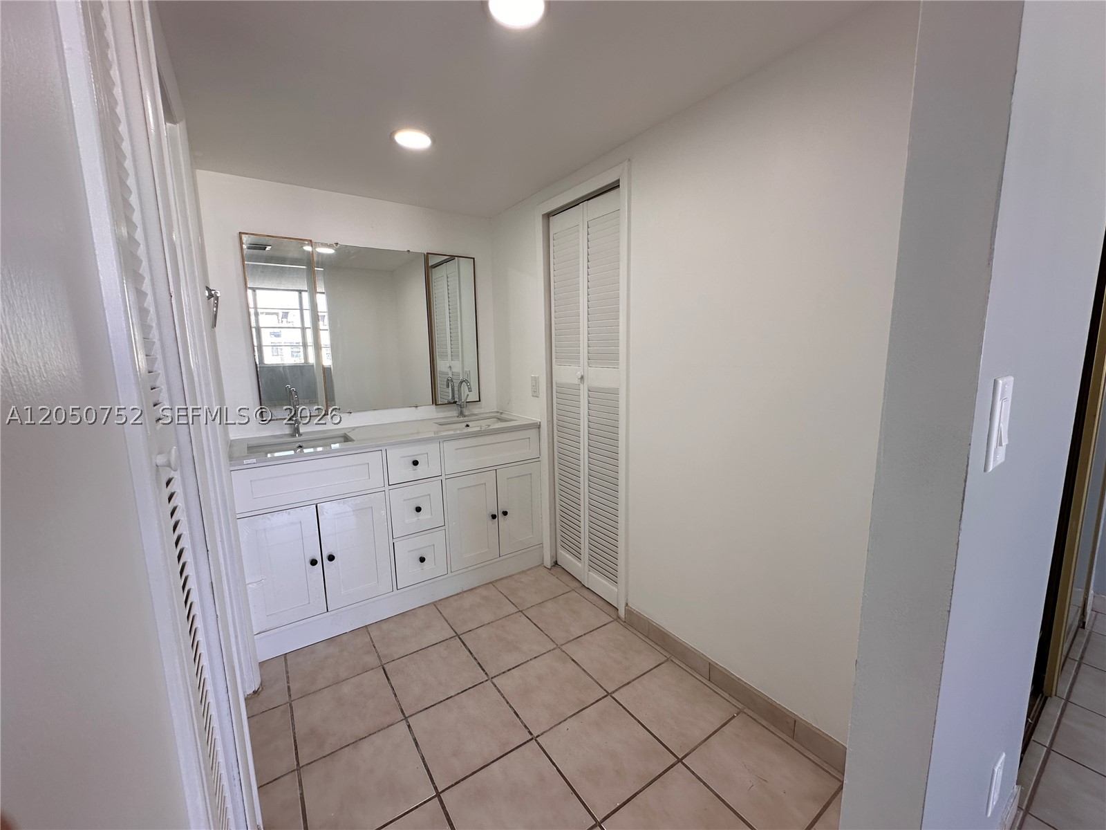 CRESTVIEW TOWERS CONDO - Residential Lease