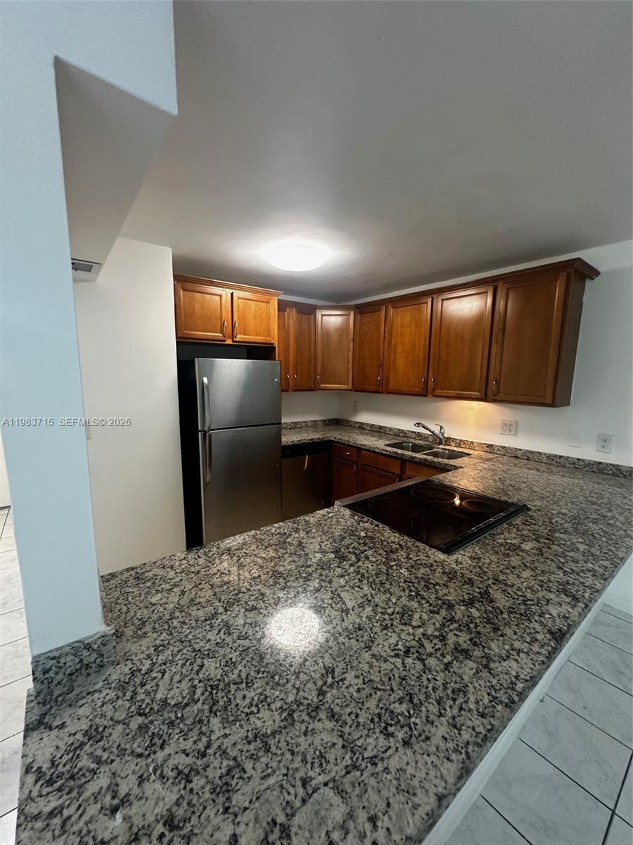 Spacious unit in convenient location near highways and shopping.  Laundry located inside unit.