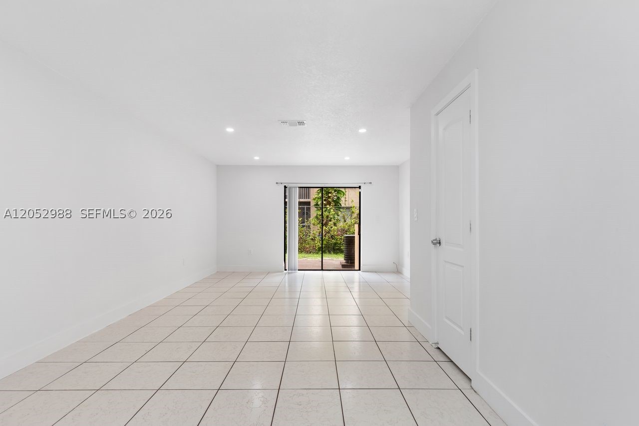 LAGUNA TROPICAL CONDO - Residential Lease