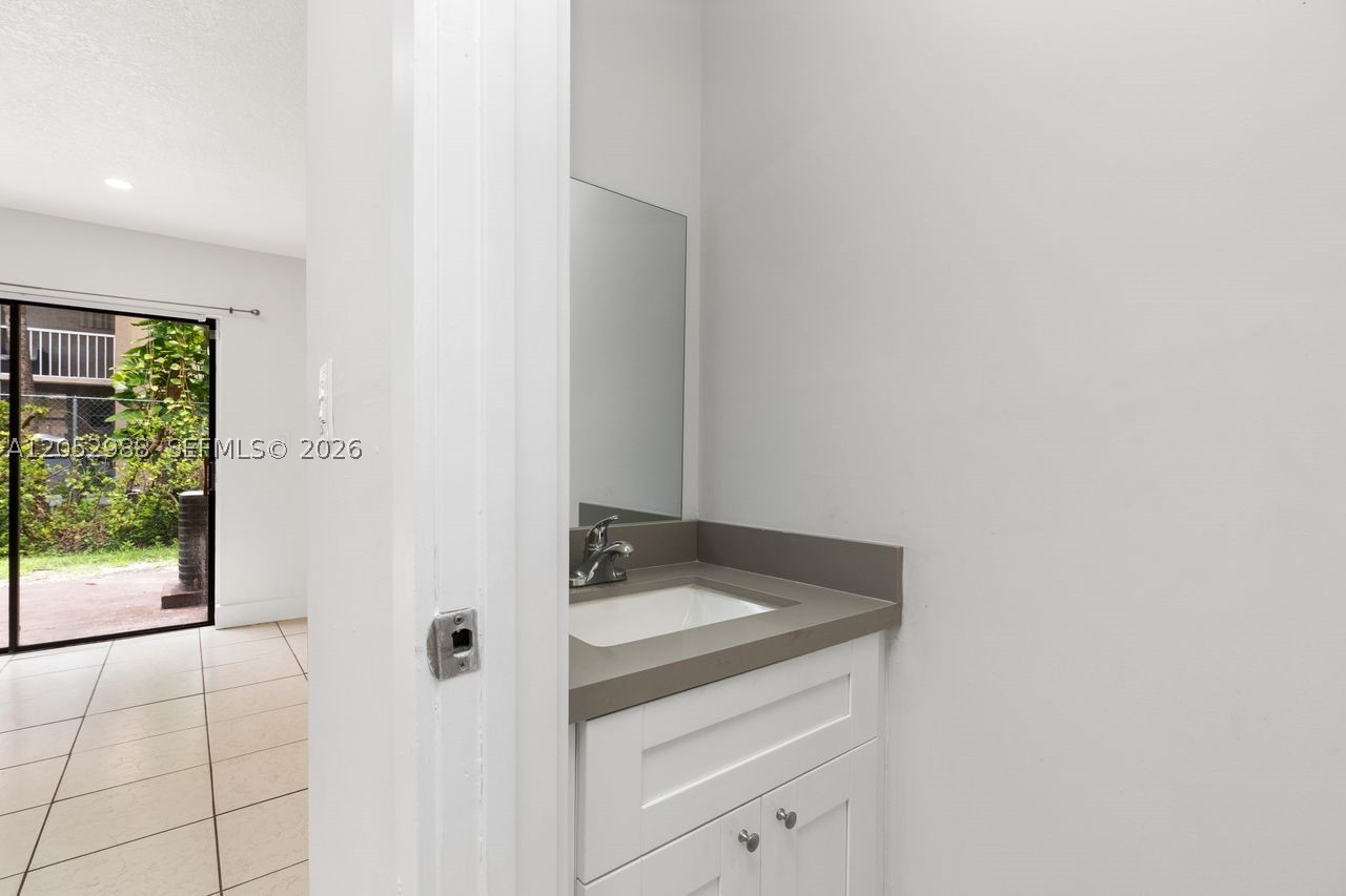 LAGUNA TROPICAL CONDO - Residential Lease