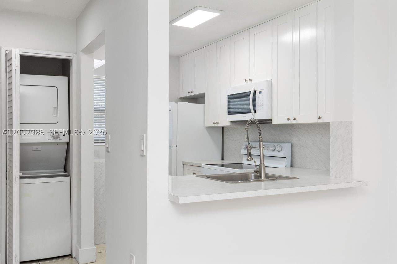 LAGUNA TROPICAL CONDO - Residential Lease