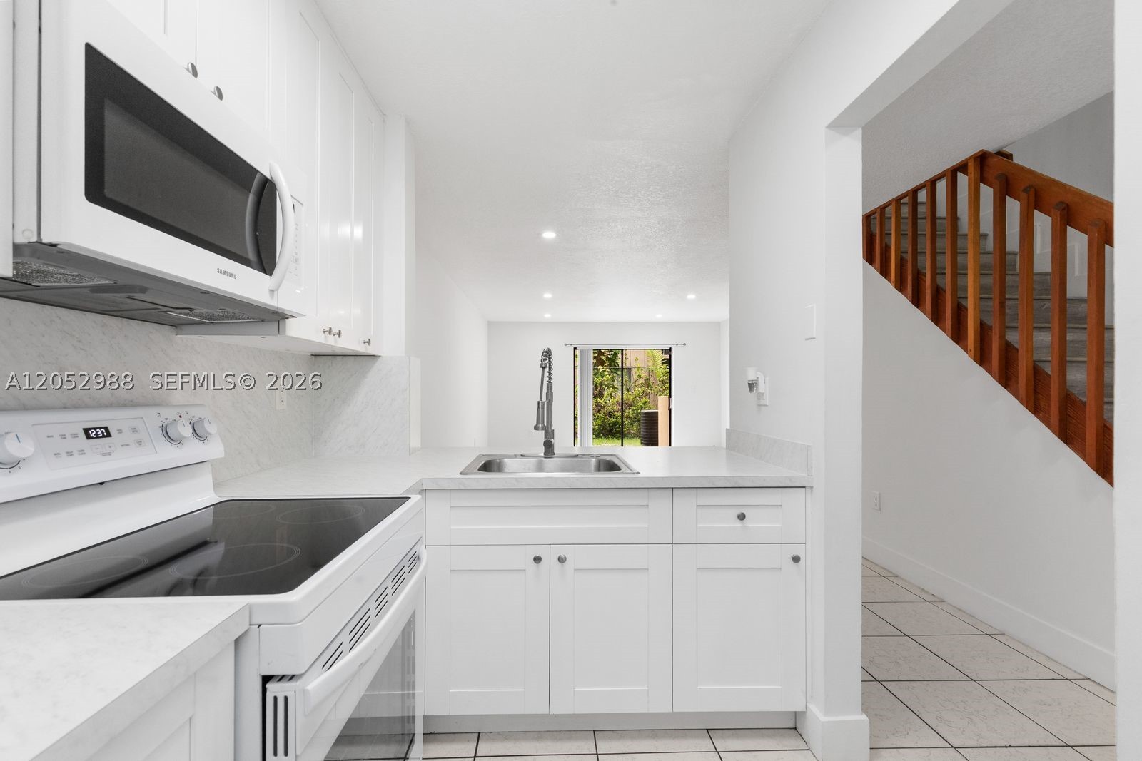 LAGUNA TROPICAL CONDO - Residential Lease