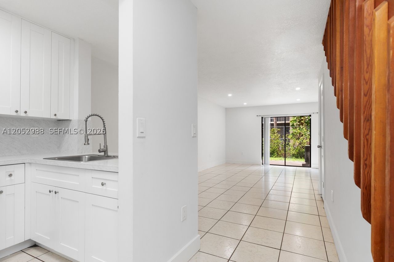 LAGUNA TROPICAL CONDO - Residential Lease