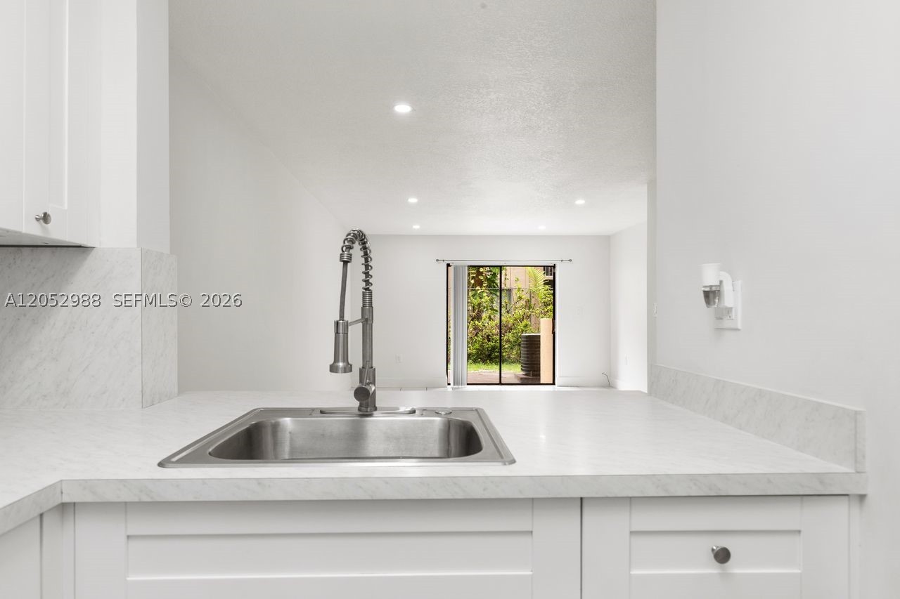 LAGUNA TROPICAL CONDO - Residential Lease