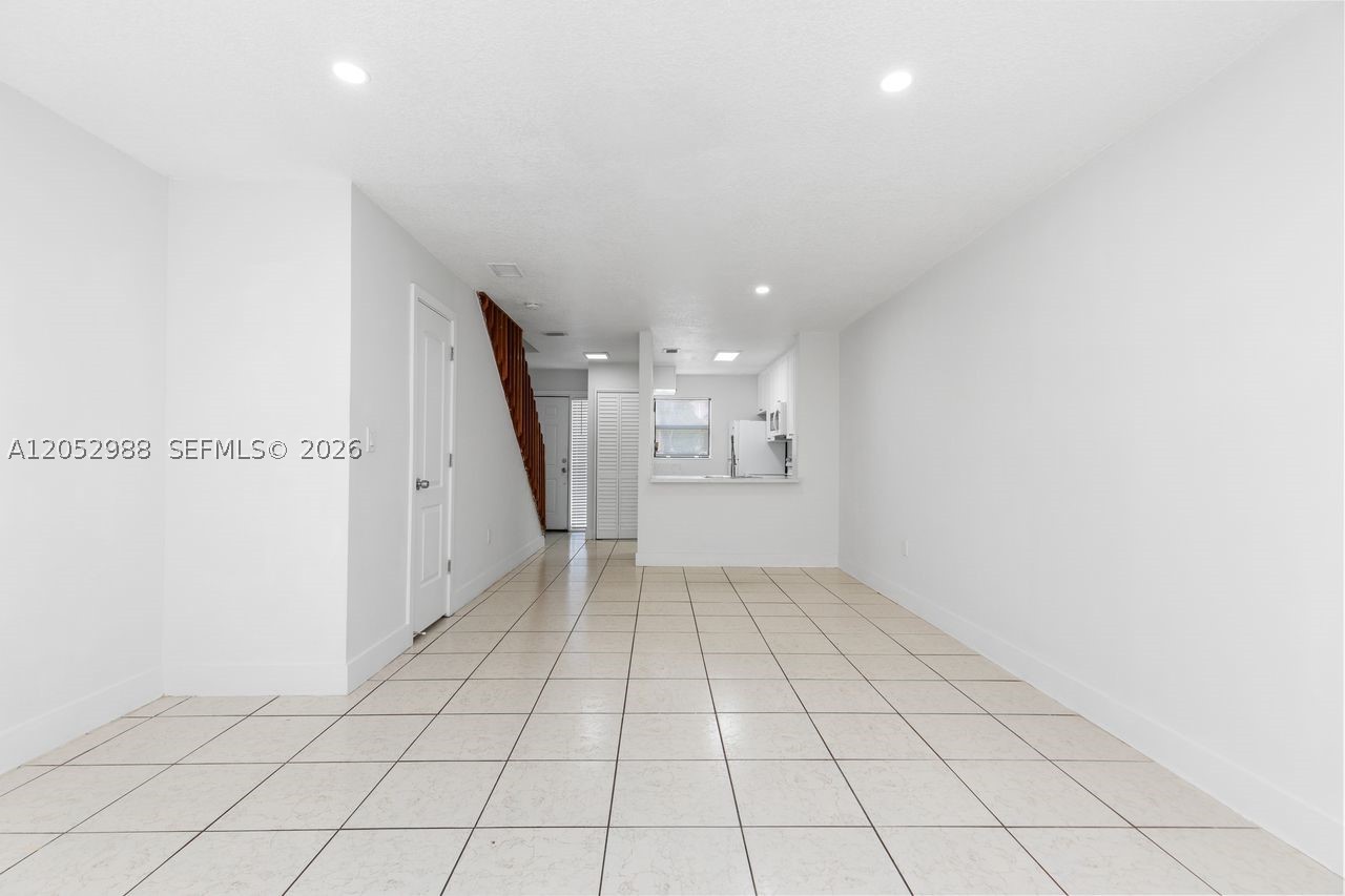LAGUNA TROPICAL CONDO - Residential Lease