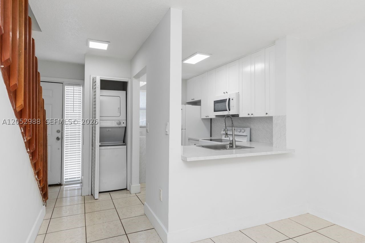 LAGUNA TROPICAL CONDO - Residential Lease