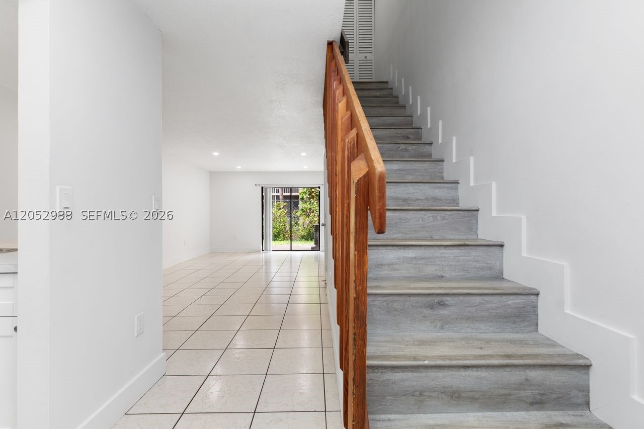 LAGUNA TROPICAL CONDO - Residential Lease
