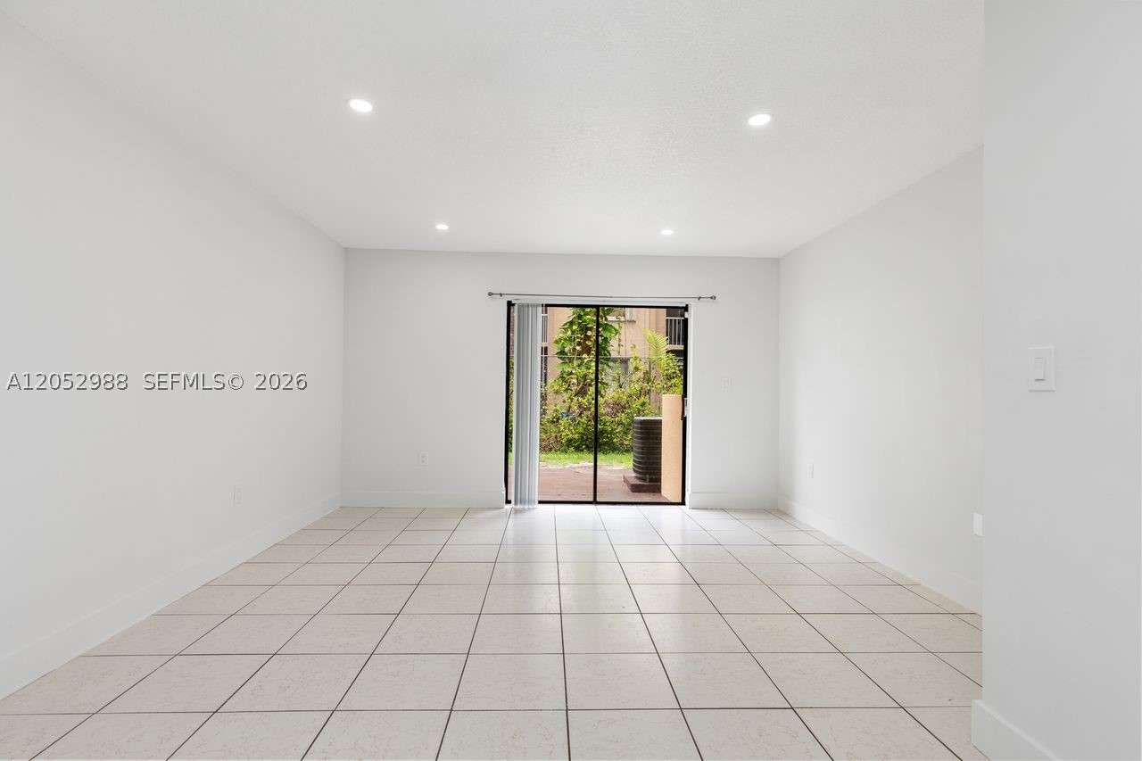 LAGUNA TROPICAL CONDO - Residential Lease