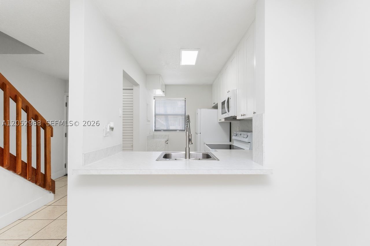 LAGUNA TROPICAL CONDO - Residential Lease