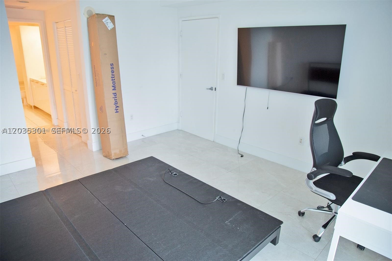 THE PLAZA 901 BRICKELL CO - Residential Lease