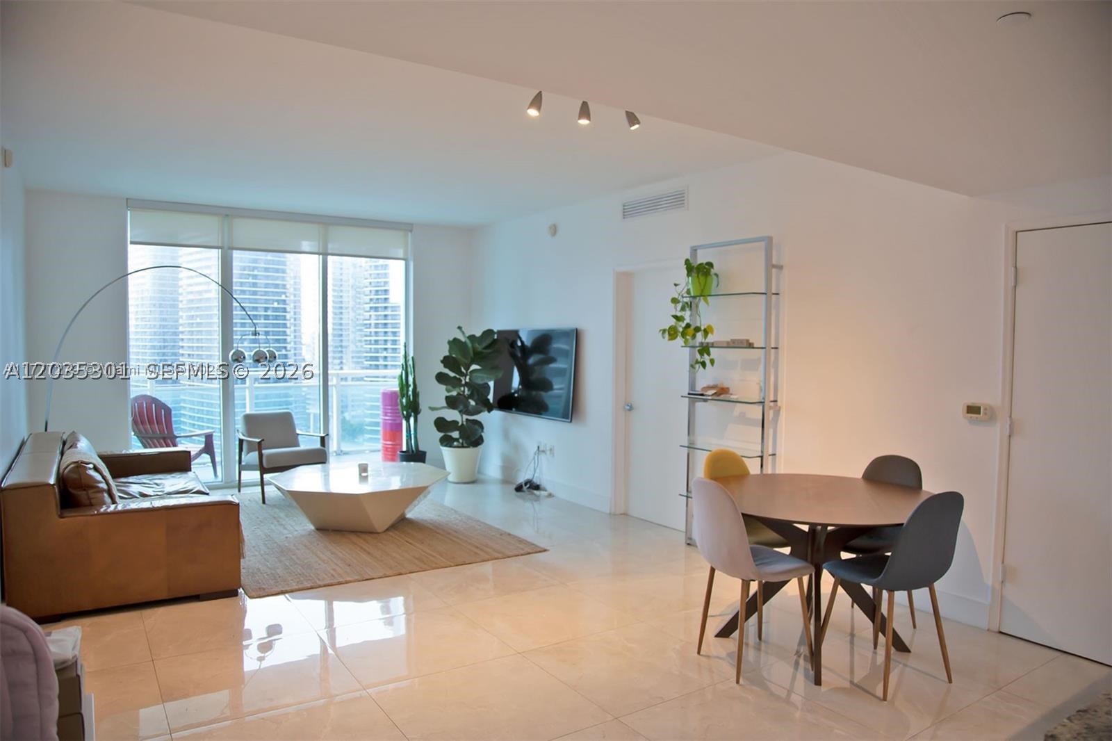 THE PLAZA 901 BRICKELL CO - Residential Lease