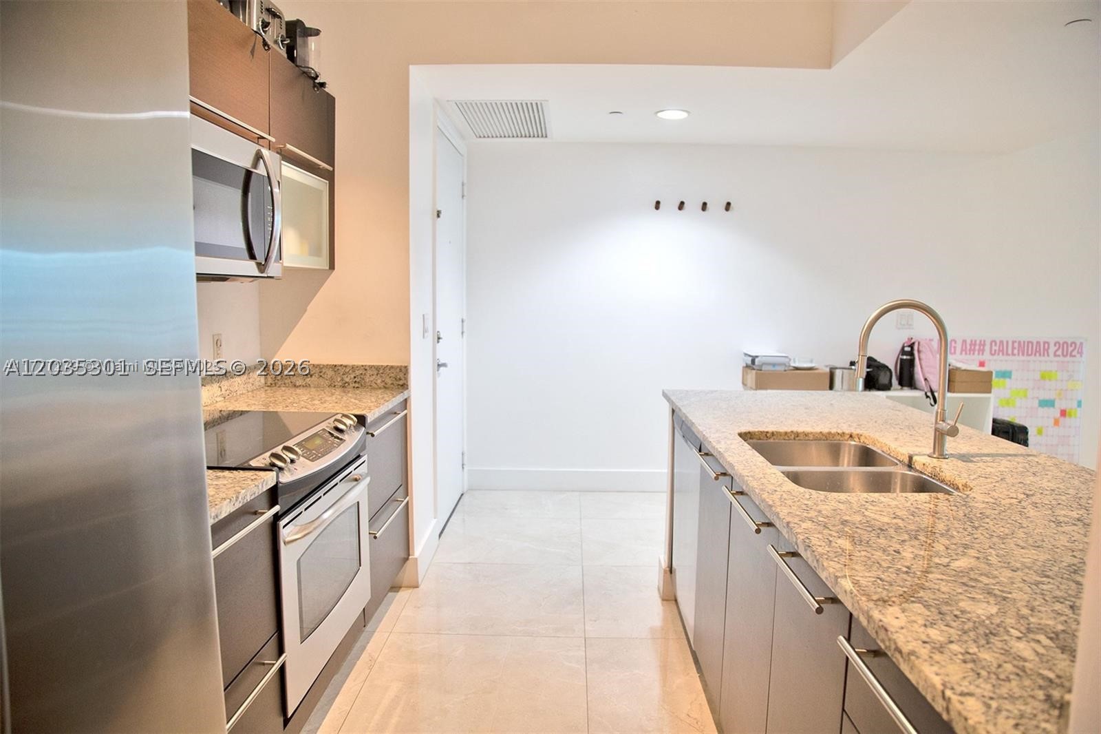 THE PLAZA 901 BRICKELL CO - Residential Lease