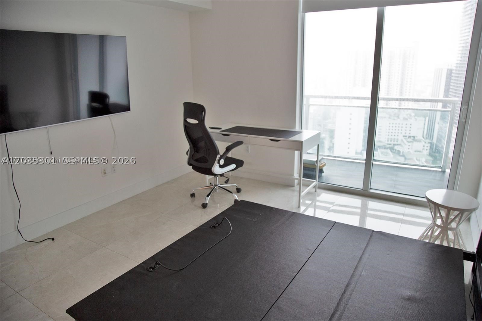 THE PLAZA 901 BRICKELL CO - Residential Lease