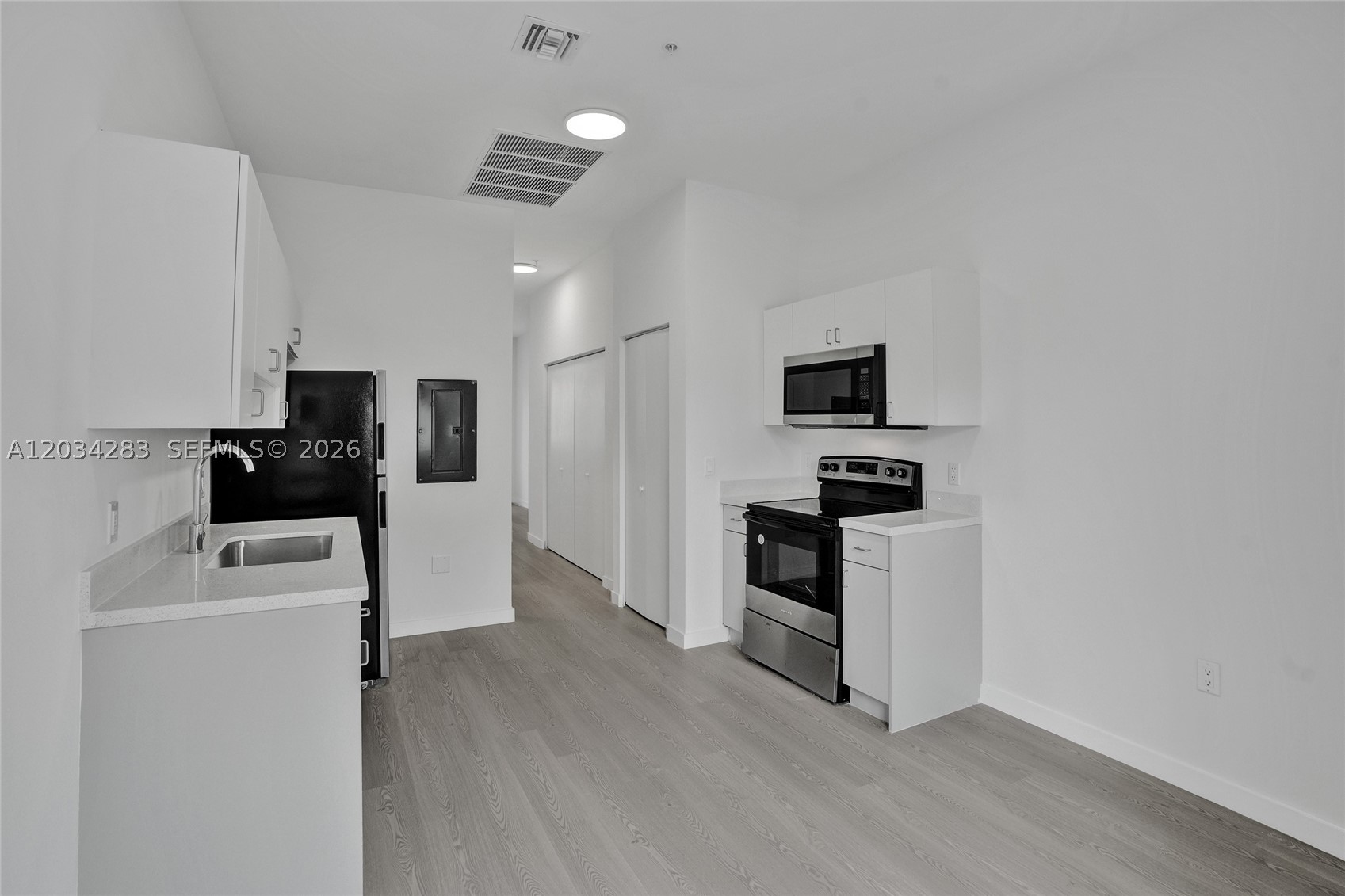 LAWRENCE ESTATES LAND COS - Residential Lease