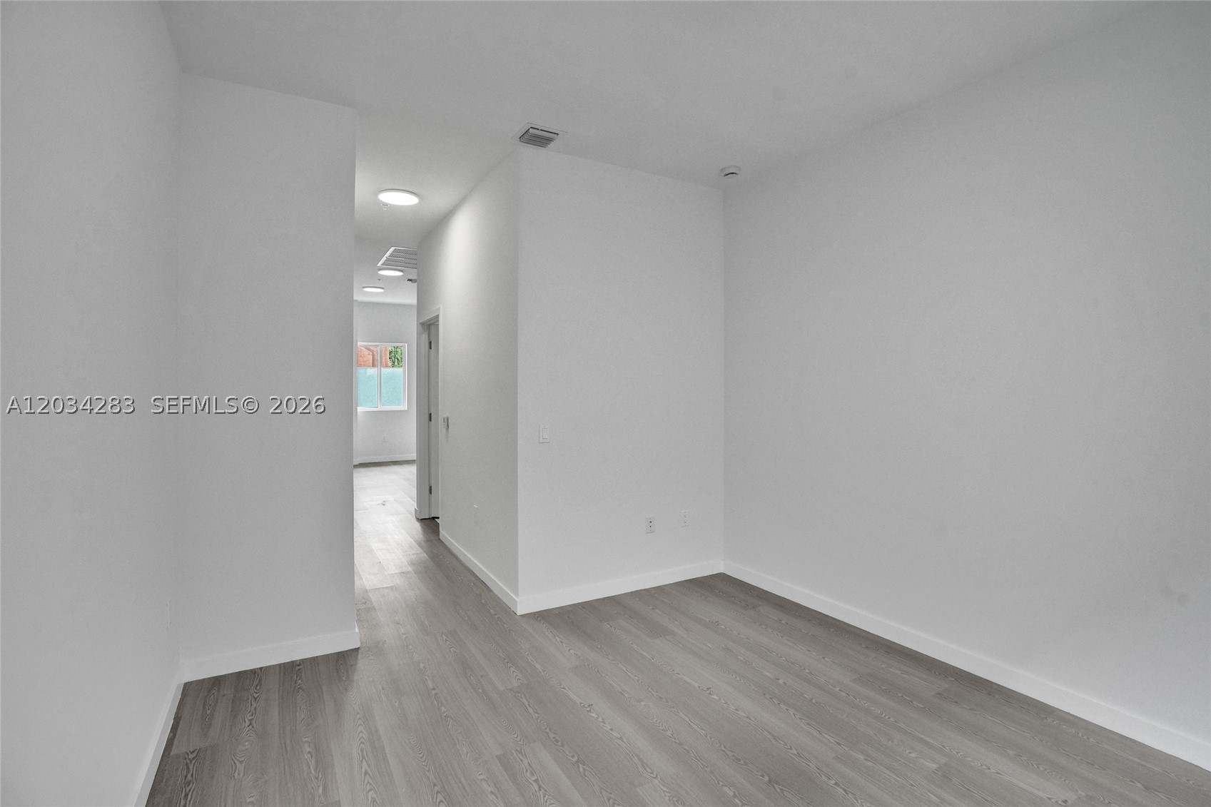 LAWRENCE ESTATES LAND COS - Residential Lease
