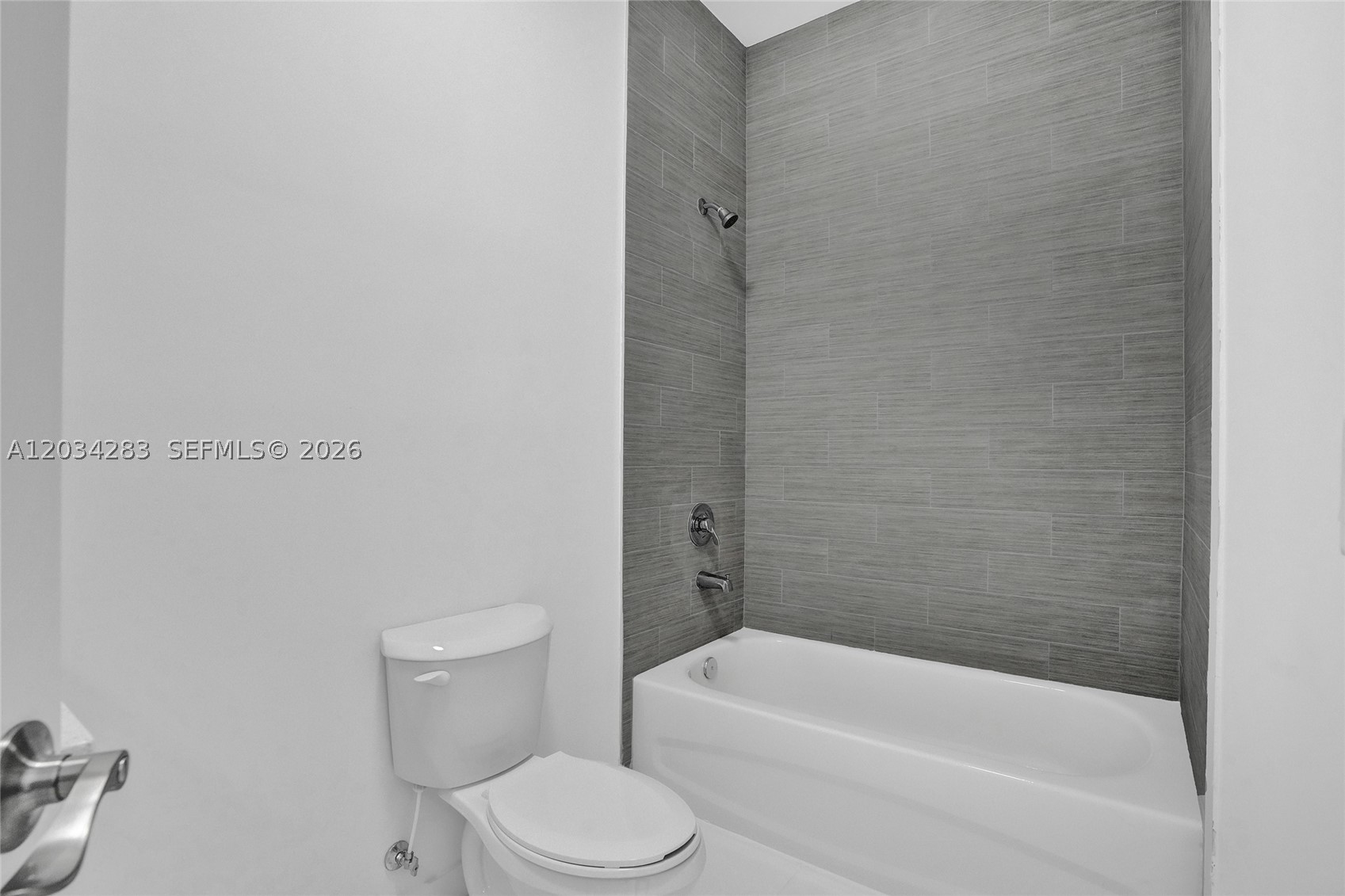 LAWRENCE ESTATES LAND COS - Residential Lease