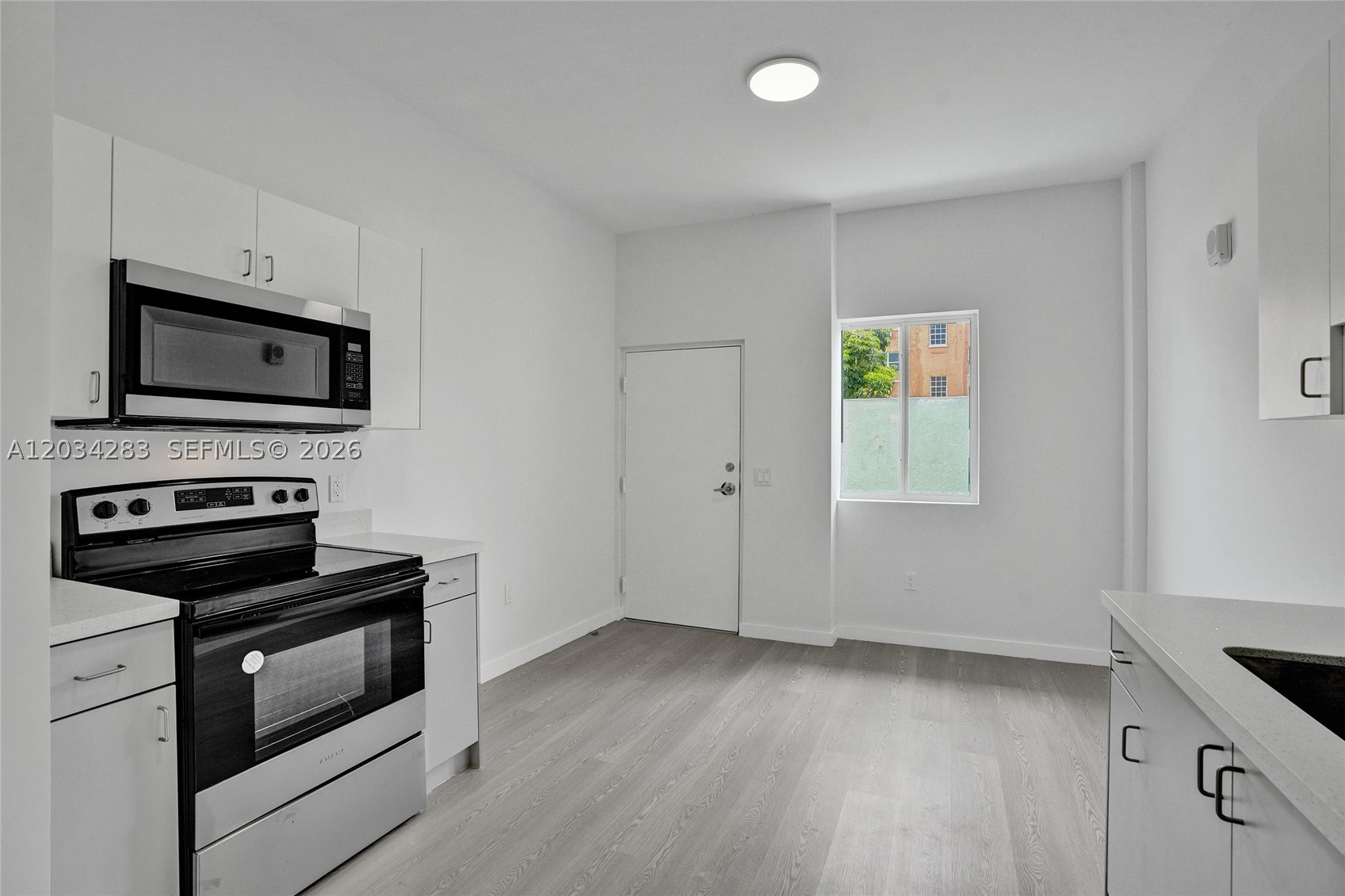 LAWRENCE ESTATES LAND COS - Residential Lease