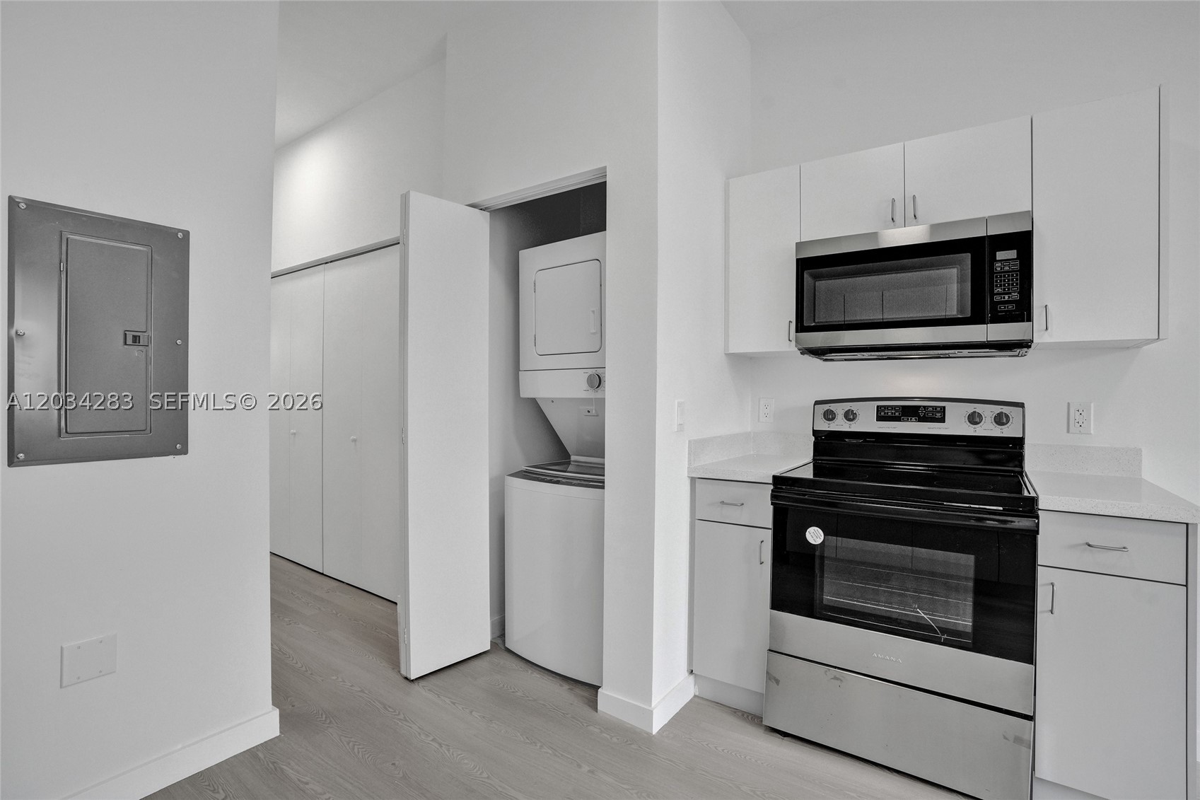 LAWRENCE ESTATES LAND COS - Residential Lease