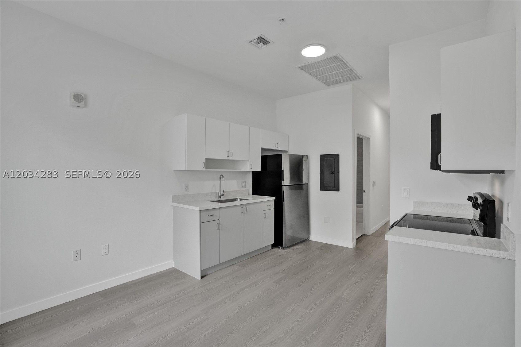 LAWRENCE ESTATES LAND COS - Residential Lease