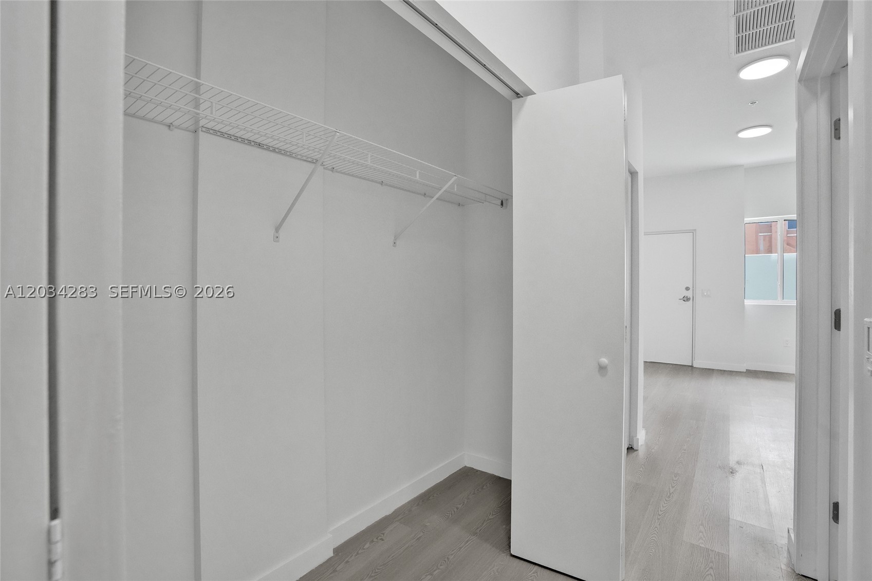 LAWRENCE ESTATES LAND COS - Residential Lease