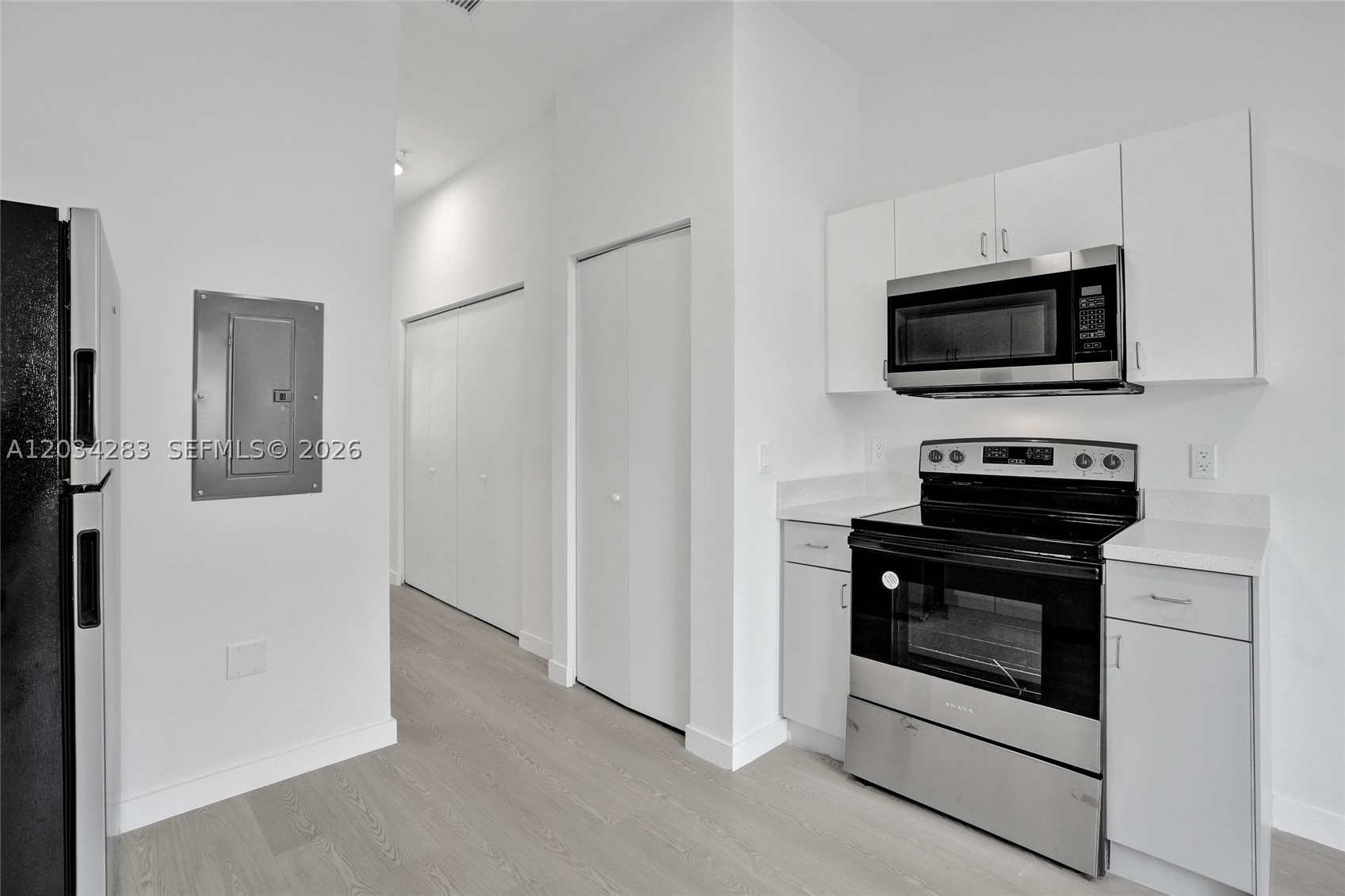 LAWRENCE ESTATES LAND COS - Residential Lease