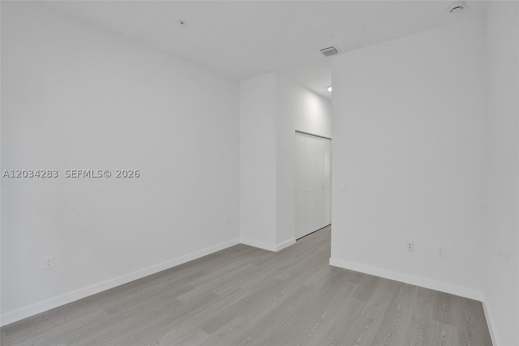 LAWRENCE ESTATES LAND COS - Residential Lease