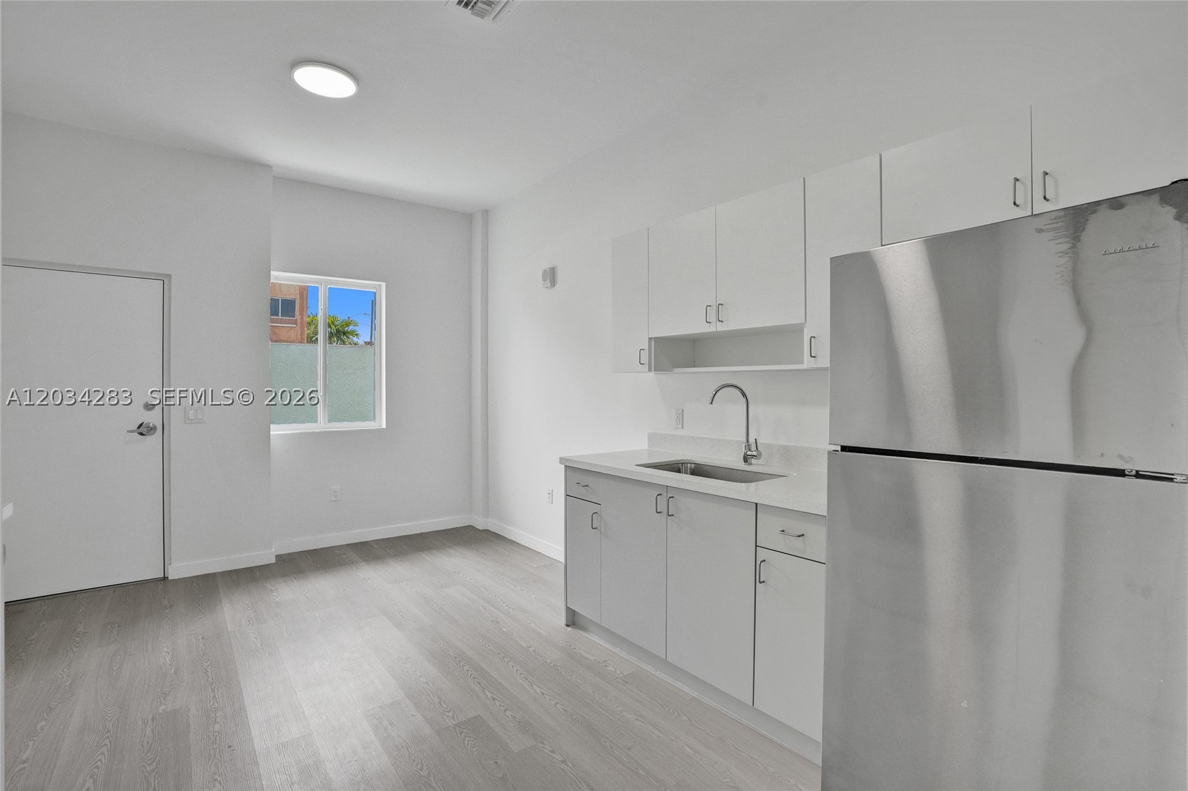 LAWRENCE ESTATES LAND COS - Residential Lease